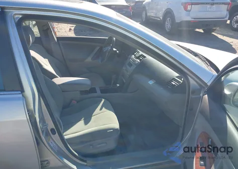 2008 Toyota Camry Ce/Le/Xle/Se z USA, uszkodzony, nr VIN 4T1BE46K28U757010